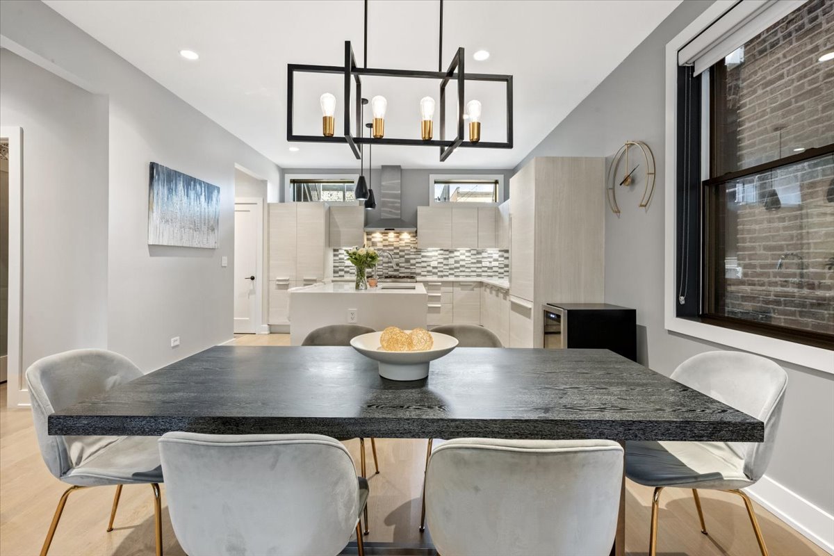 2165 N Claremont Avenue Unit: 1S