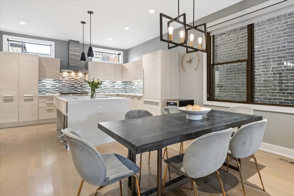 2165 N Claremont Avenue Unit: 1S