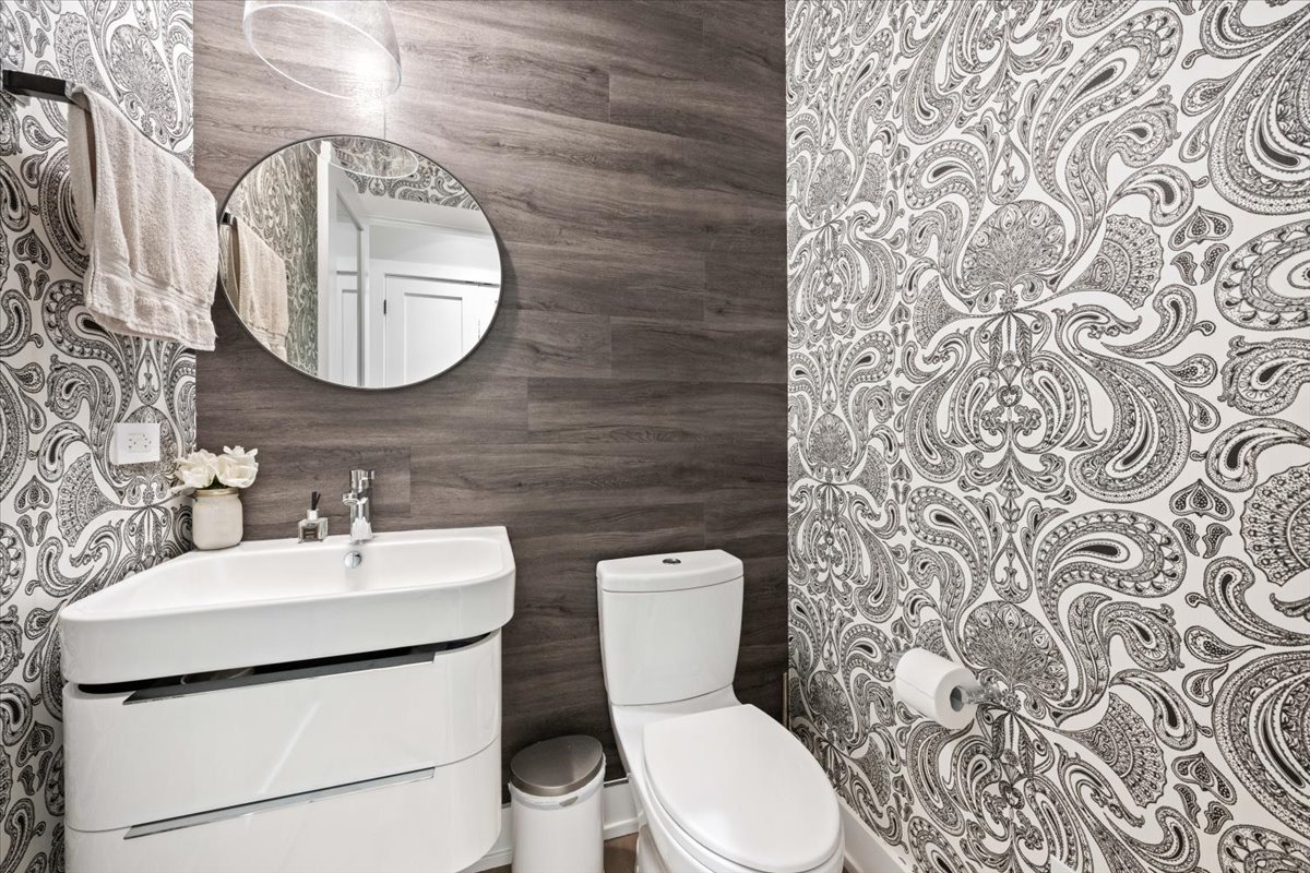 2165 N Claremont Avenue Unit: 1S