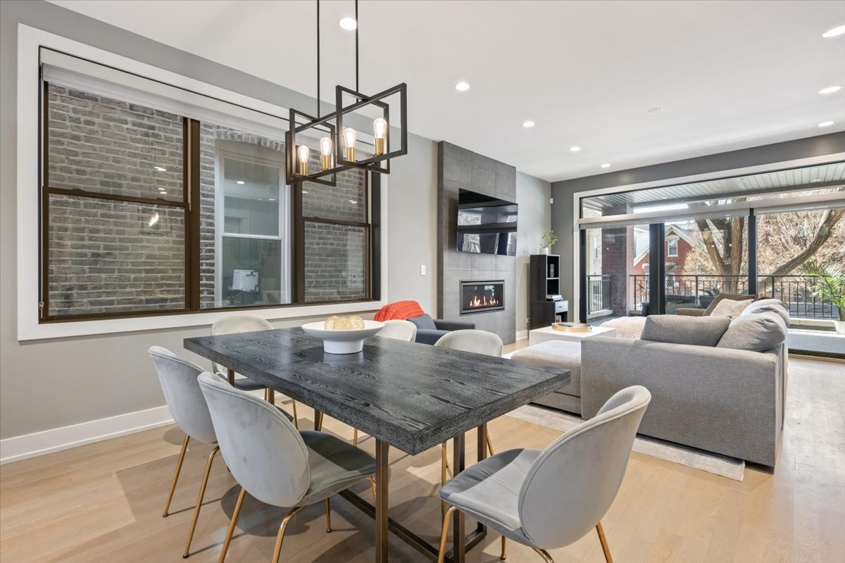 2165 N Claremont Avenue Unit: 1S