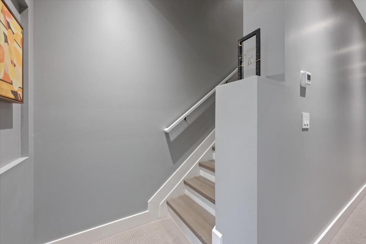 2165 N Claremont Avenue Unit: 1S