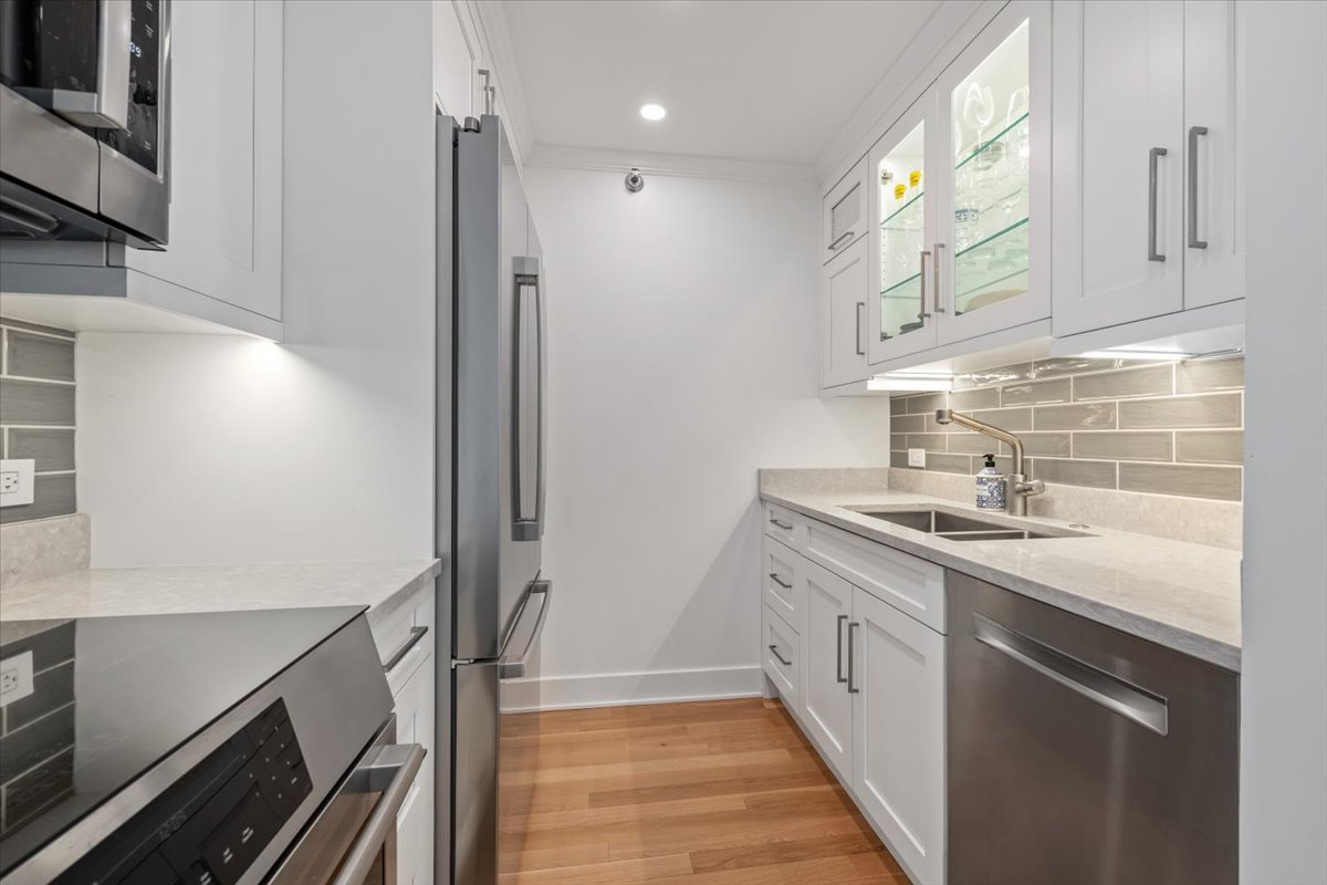 1250 N Dearborn Parkway Unit: 24E
