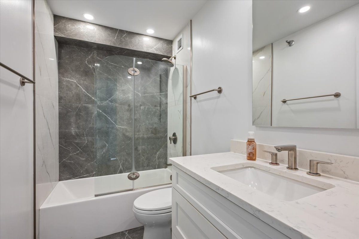 1250 N Dearborn Parkway Unit: 24E