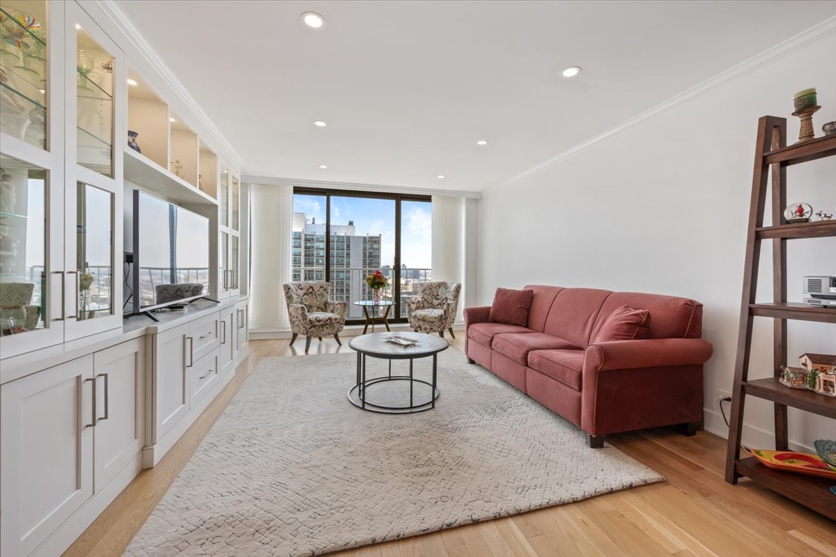 1250 N Dearborn Parkway Unit: 24E
