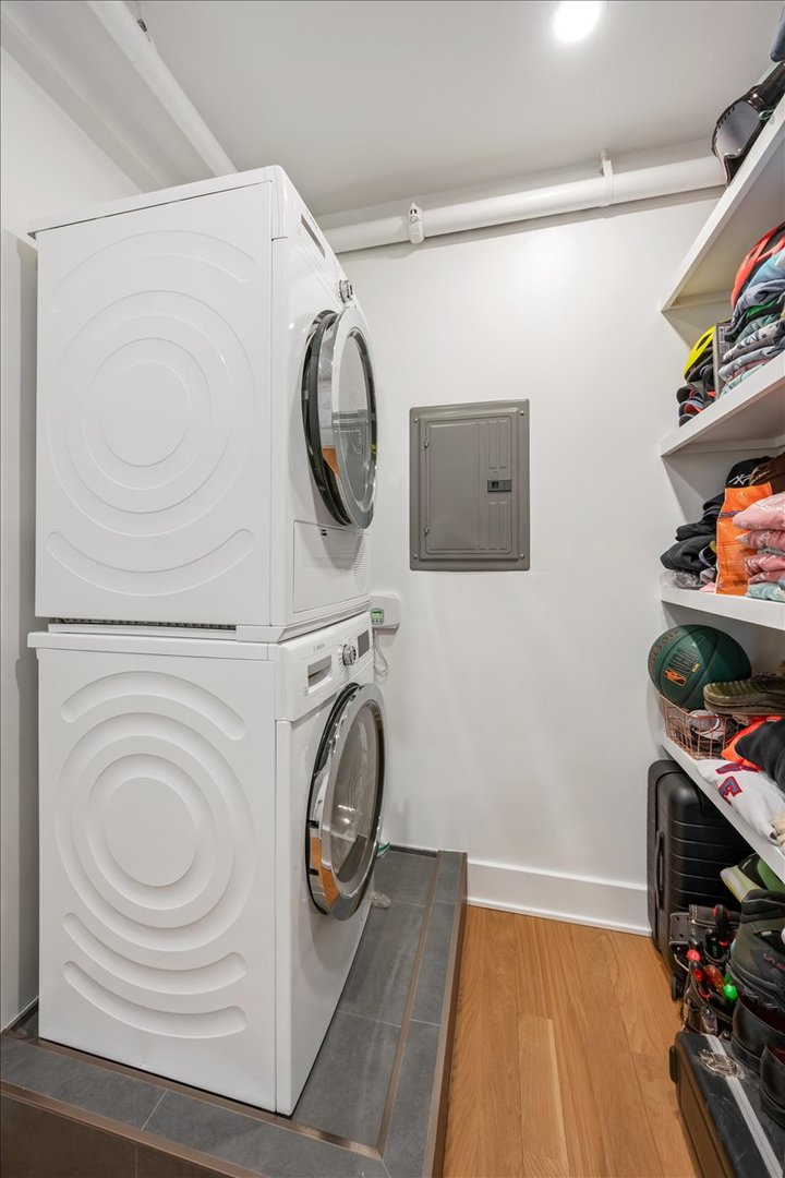 1250 N Dearborn Parkway Unit: 24E