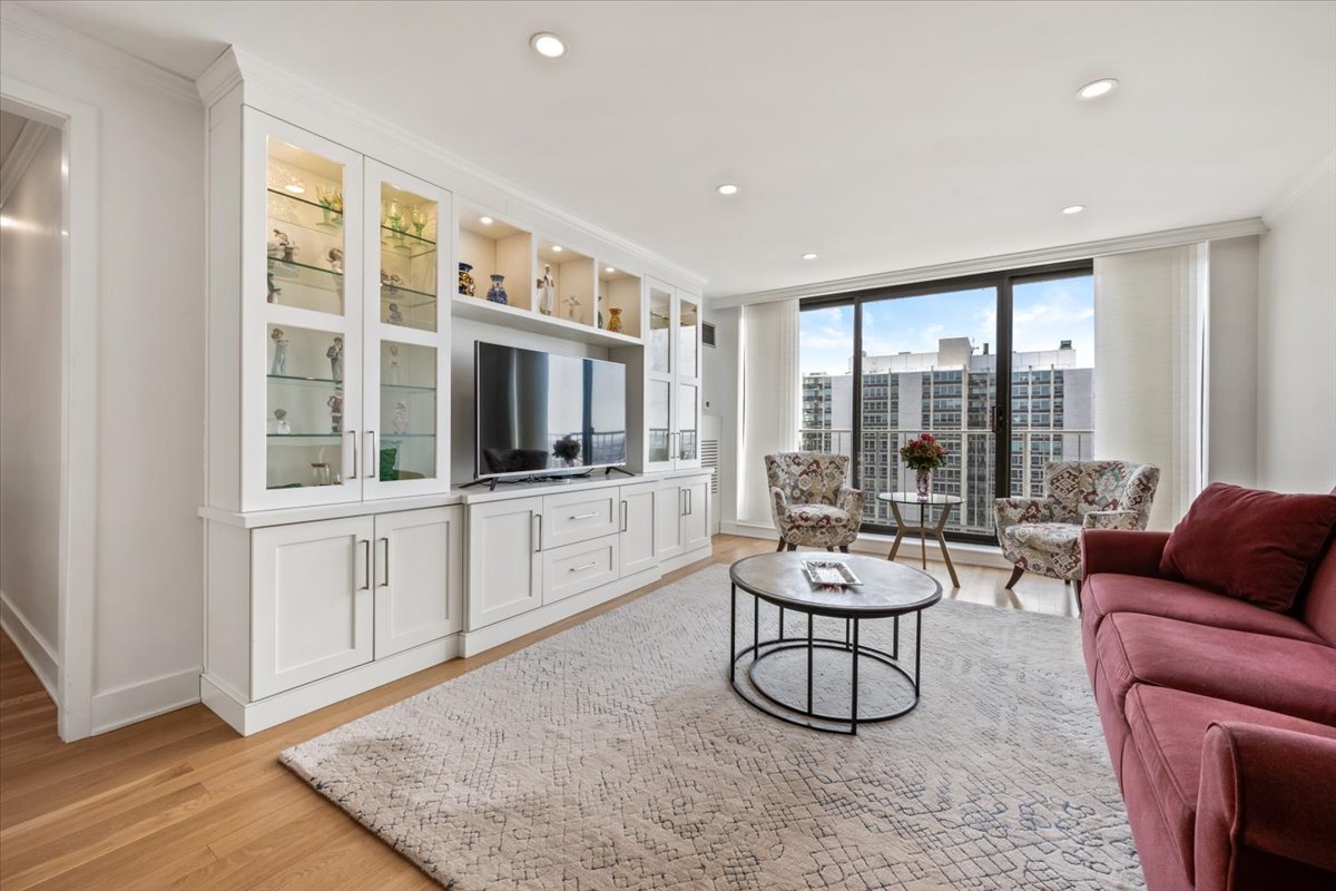 1250 N Dearborn Parkway Unit: 24E