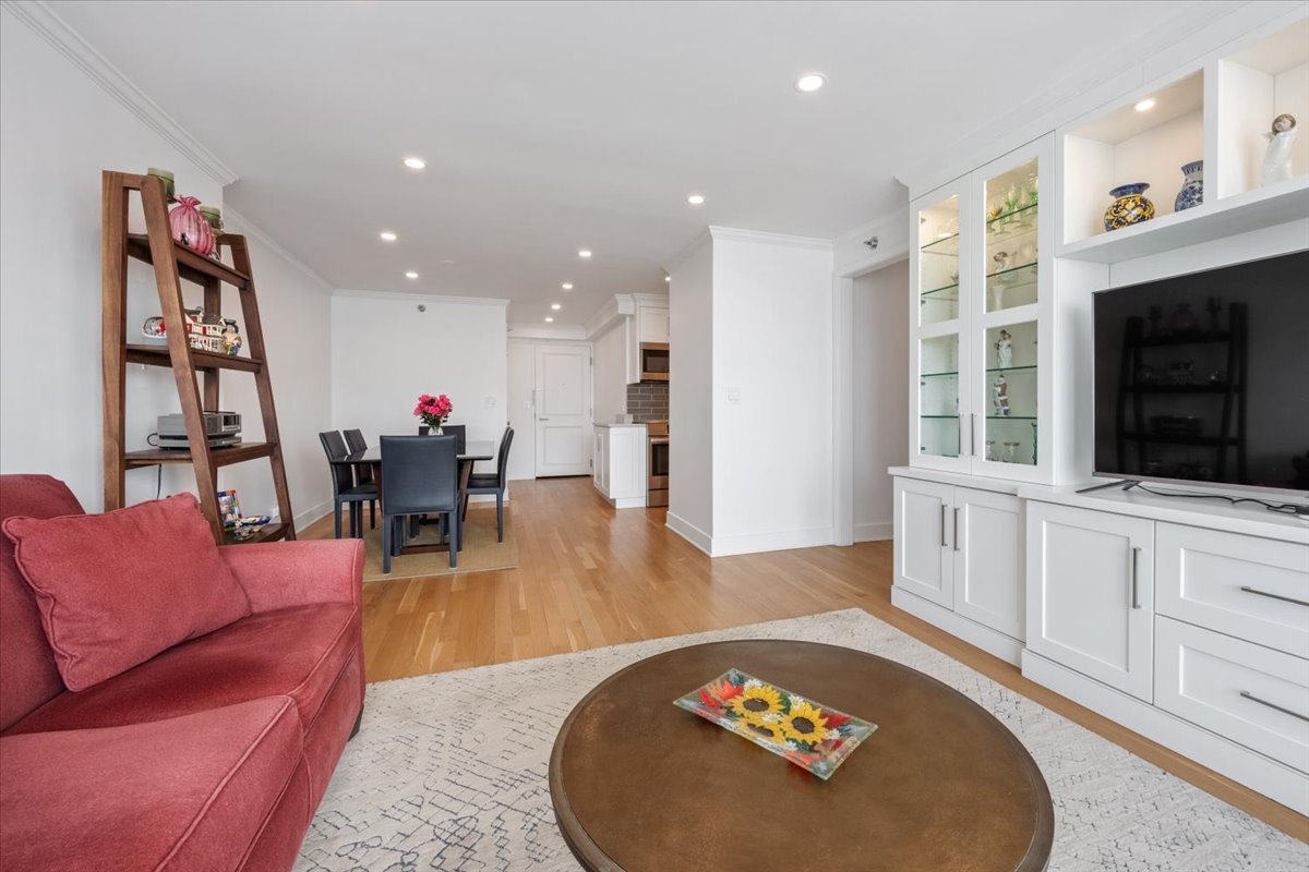1250 N Dearborn Parkway Unit: 24E