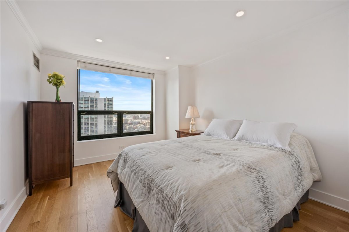 1250 N Dearborn Parkway Unit: 24E