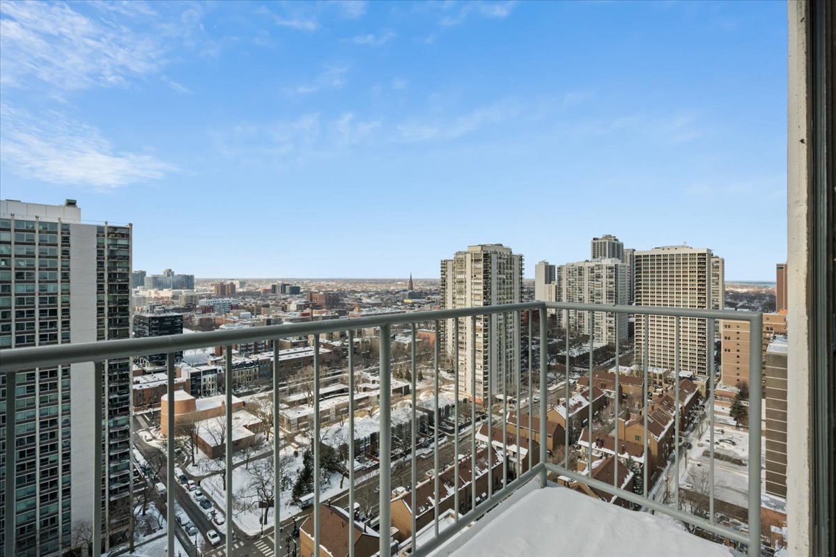 1250 N Dearborn Parkway Unit: 24E