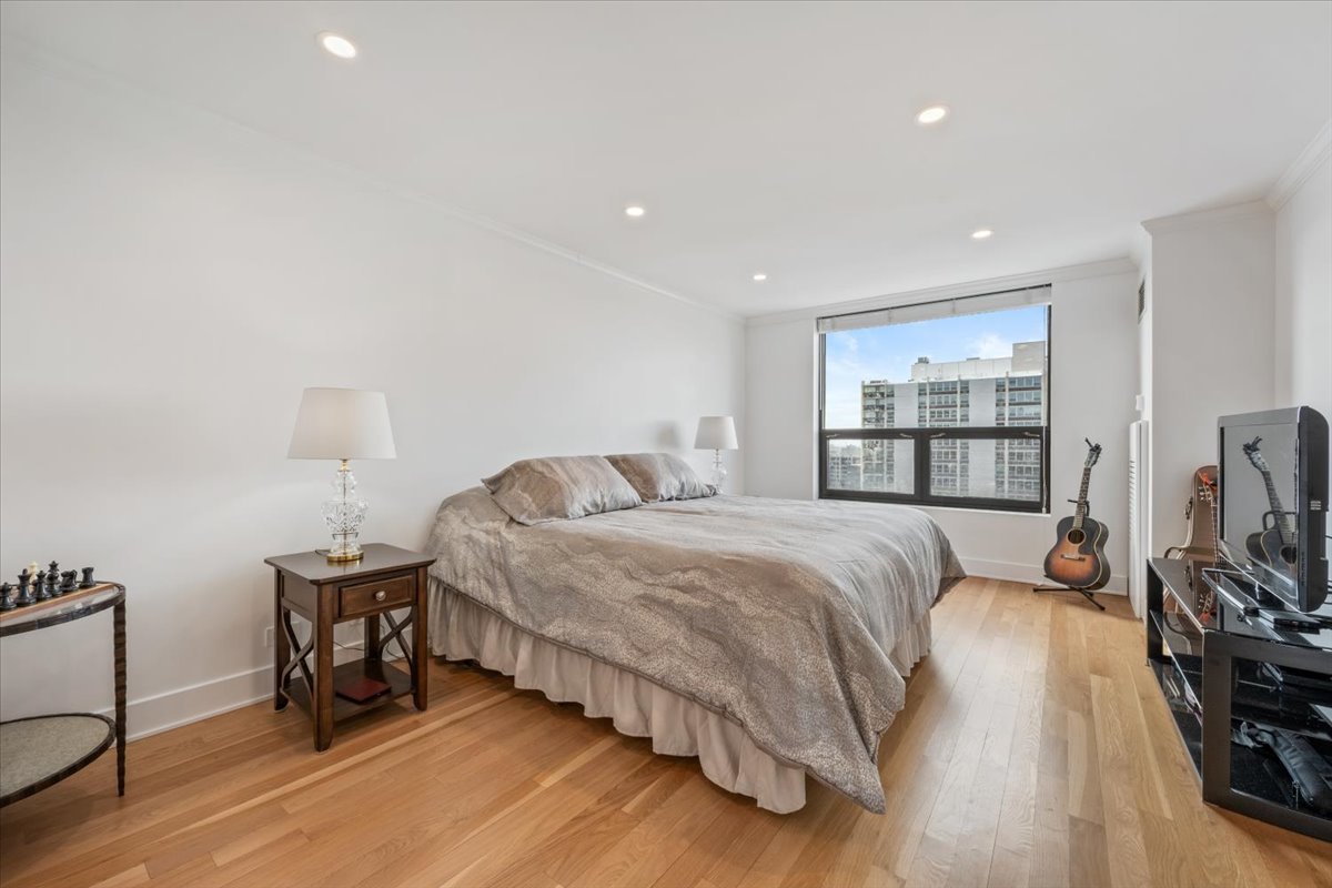 1250 N Dearborn Parkway Unit: 24E