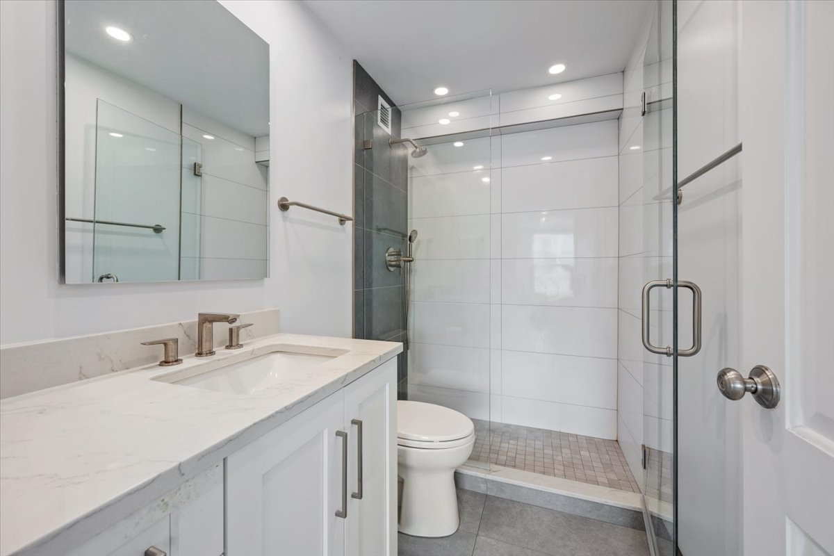 1250 N Dearborn Parkway Unit: 24E