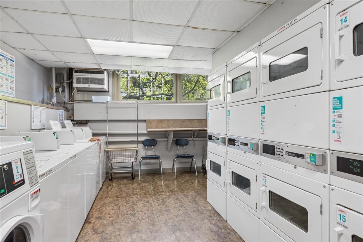 253 E DELAWARE Place Unit: 11F