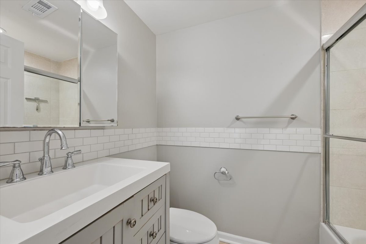 2215 N Bissell Street Unit: 2A