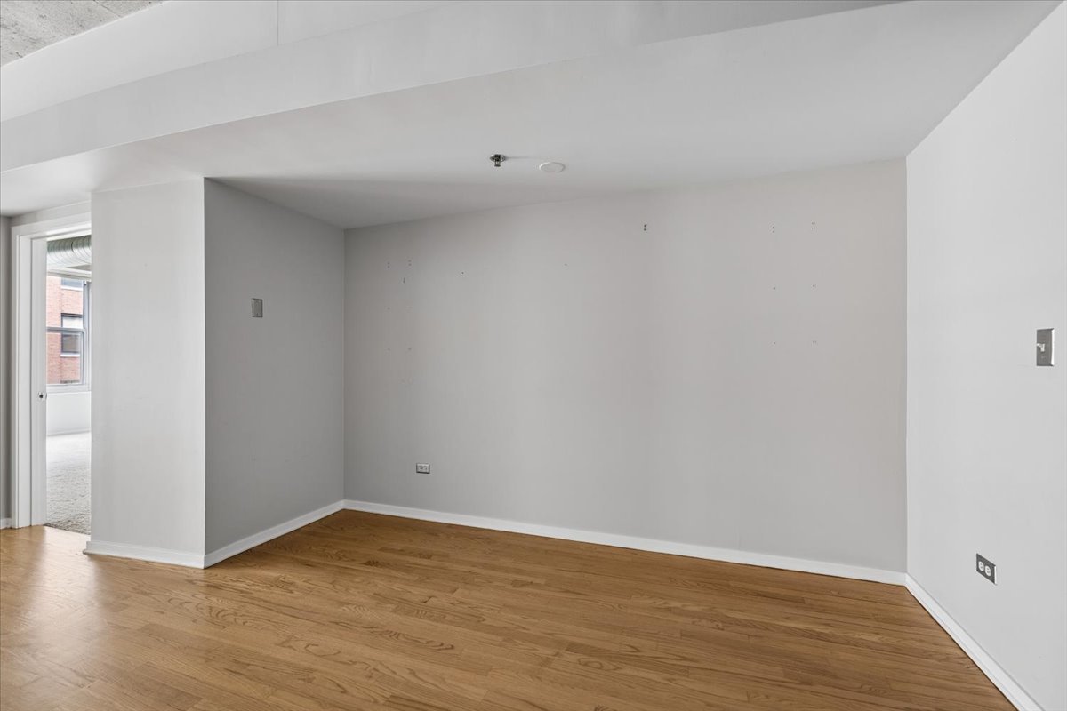 933 W VAN BUREN Street Unit: 405