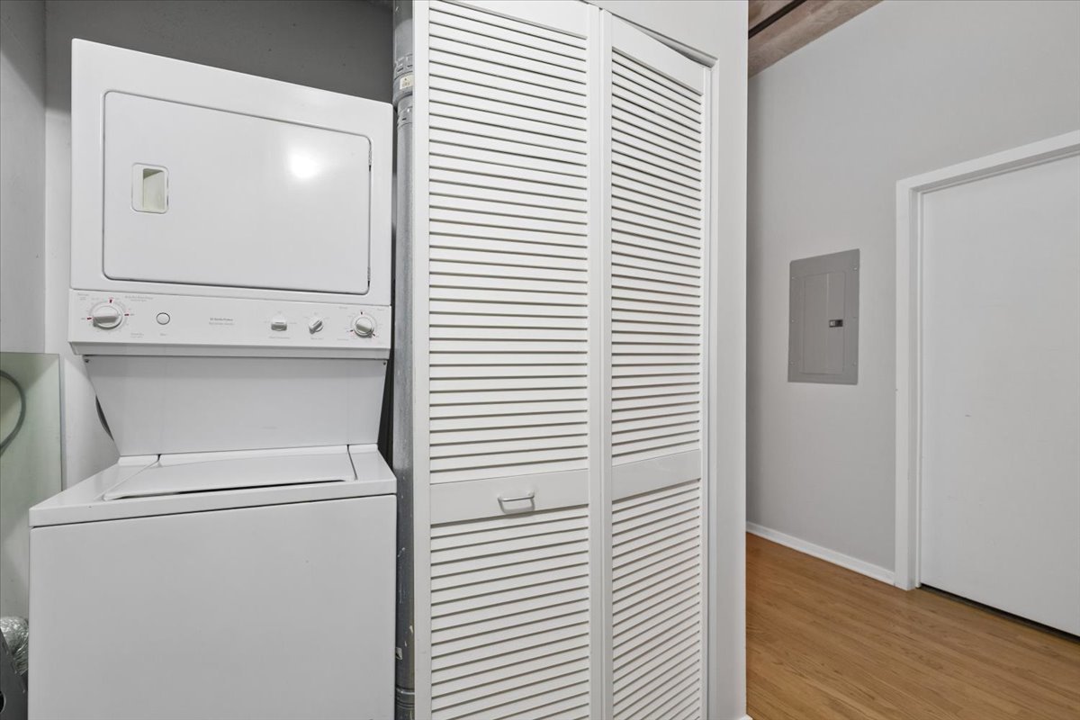 933 W VAN BUREN Street Unit: 405