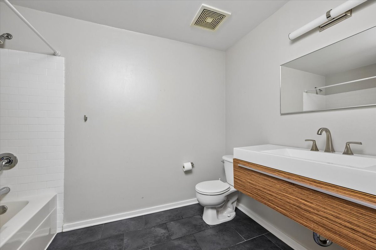 933 W VAN BUREN Street Unit: 405