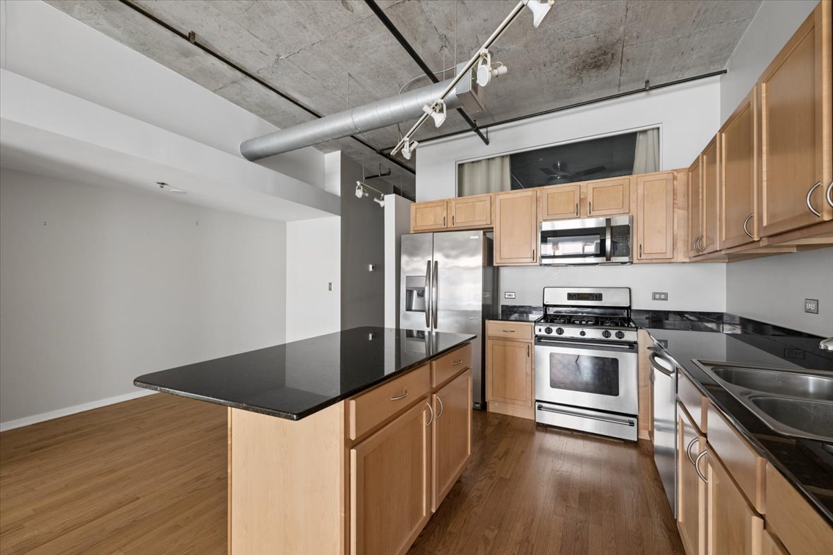 933 W VAN BUREN Street Unit: 405