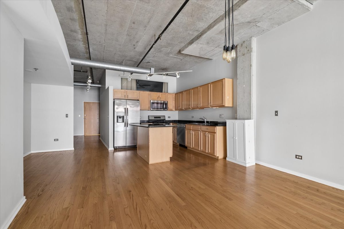 933 W VAN BUREN Street Unit: 405