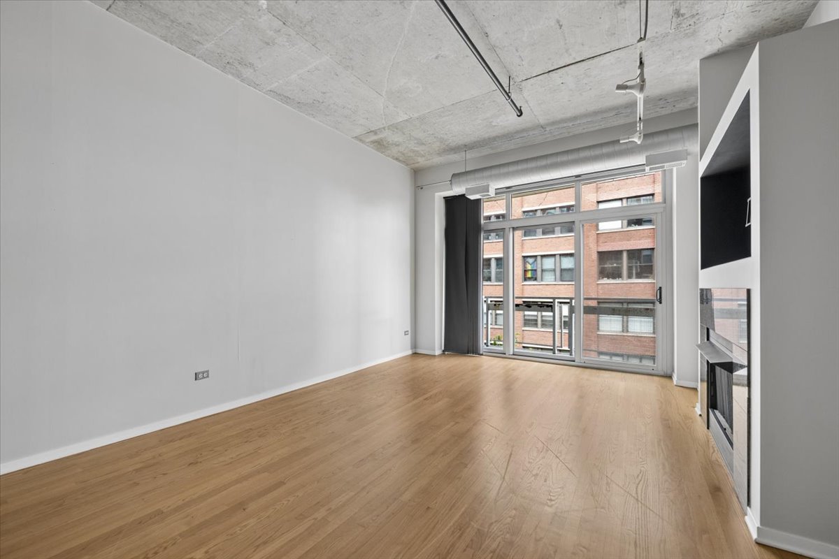 933 W VAN BUREN Street Unit: 405