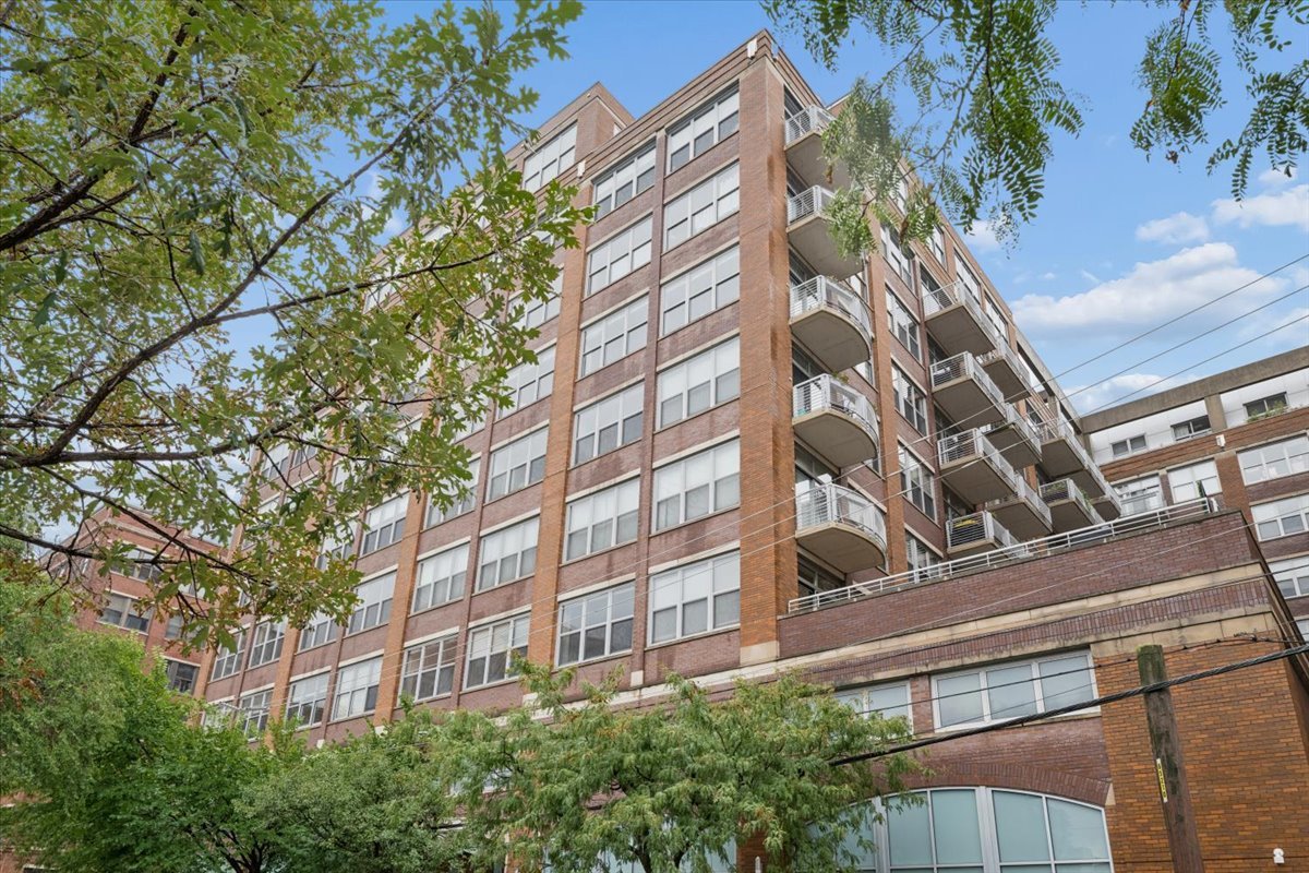 933 W VAN BUREN Street Unit: 405