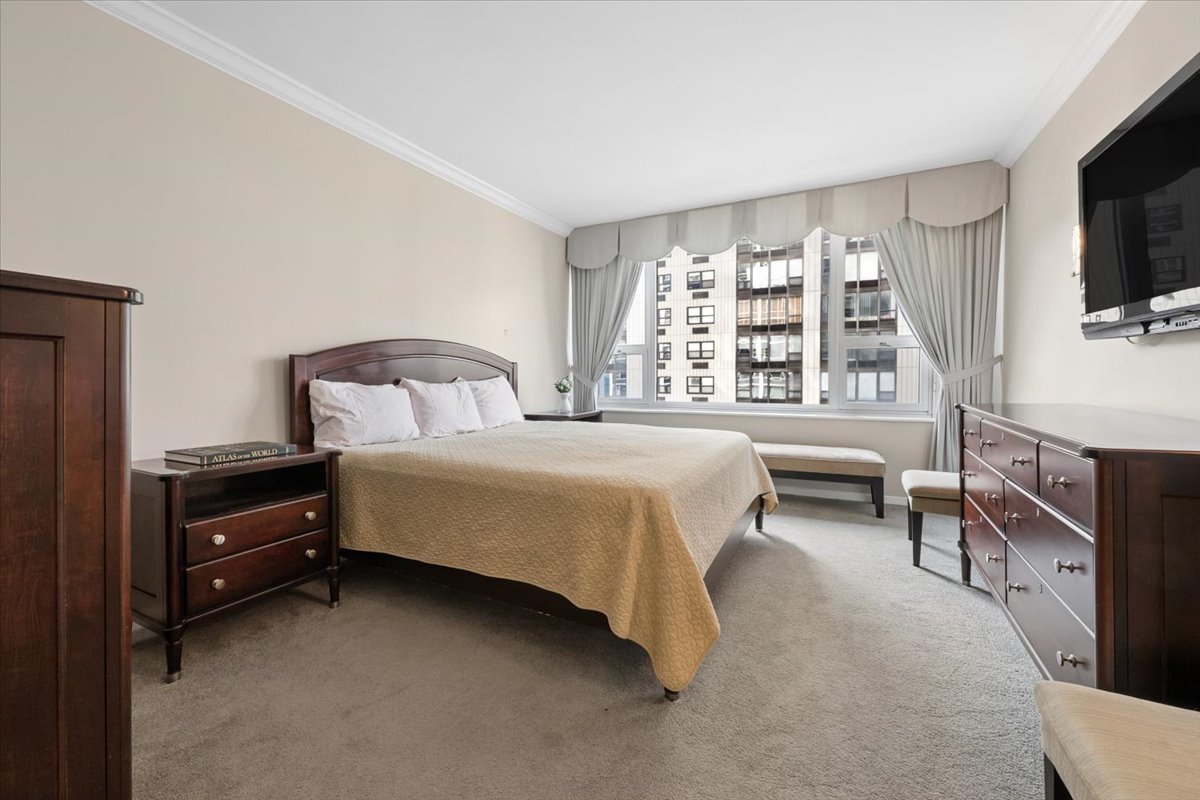 1300 N LAKE SHORE Drive Unit: 7C