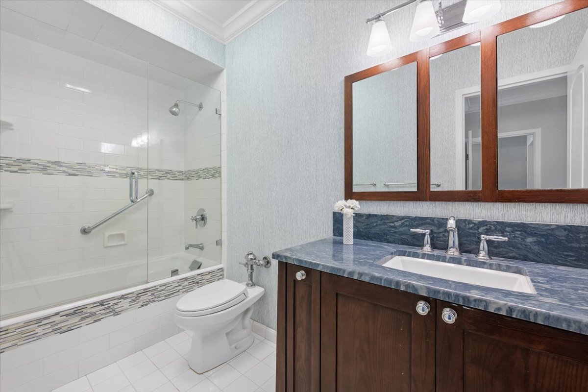 1300 N LAKE SHORE Drive Unit: 7C