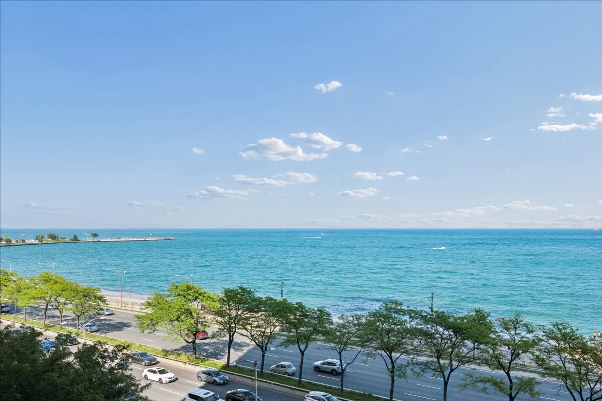 1300 N LAKE SHORE Drive Unit: 7C