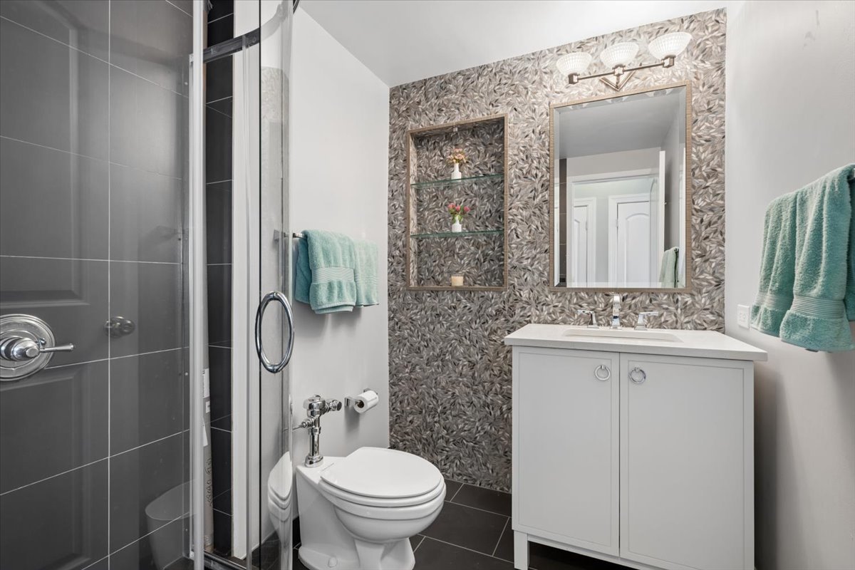 1300 N LAKE SHORE Drive Unit: 7C