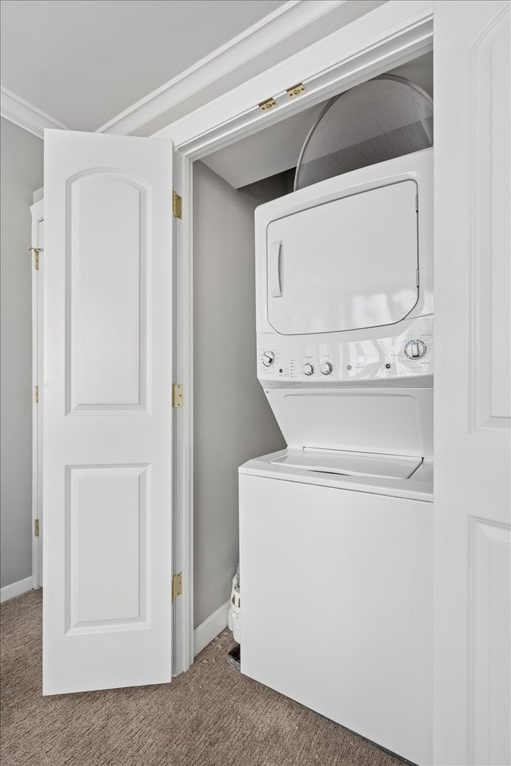 1300 N LAKE SHORE Drive Unit: 7C