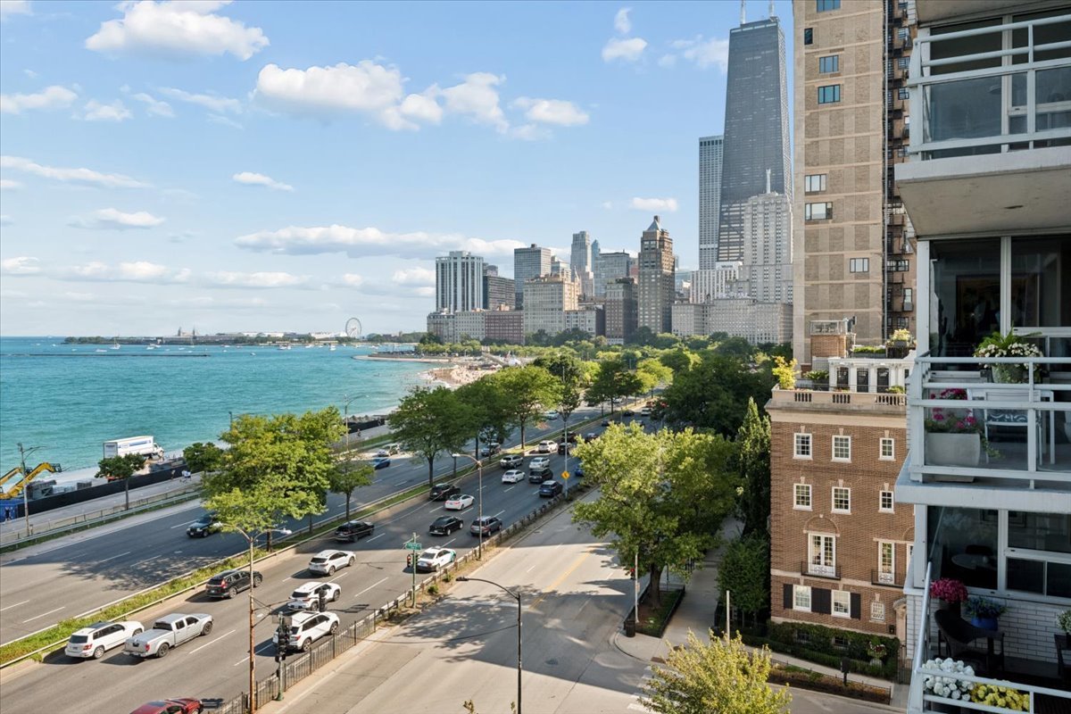 1300 N LAKE SHORE Drive Unit: 7C