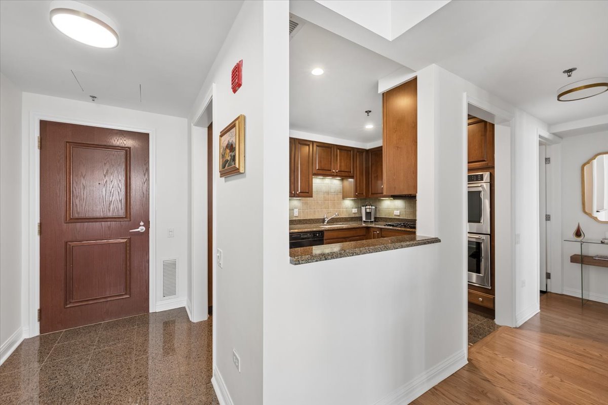 25 E SUPERIOR Street Unit: 2803
