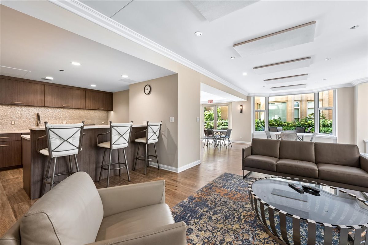 25 E SUPERIOR Street Unit: 2803