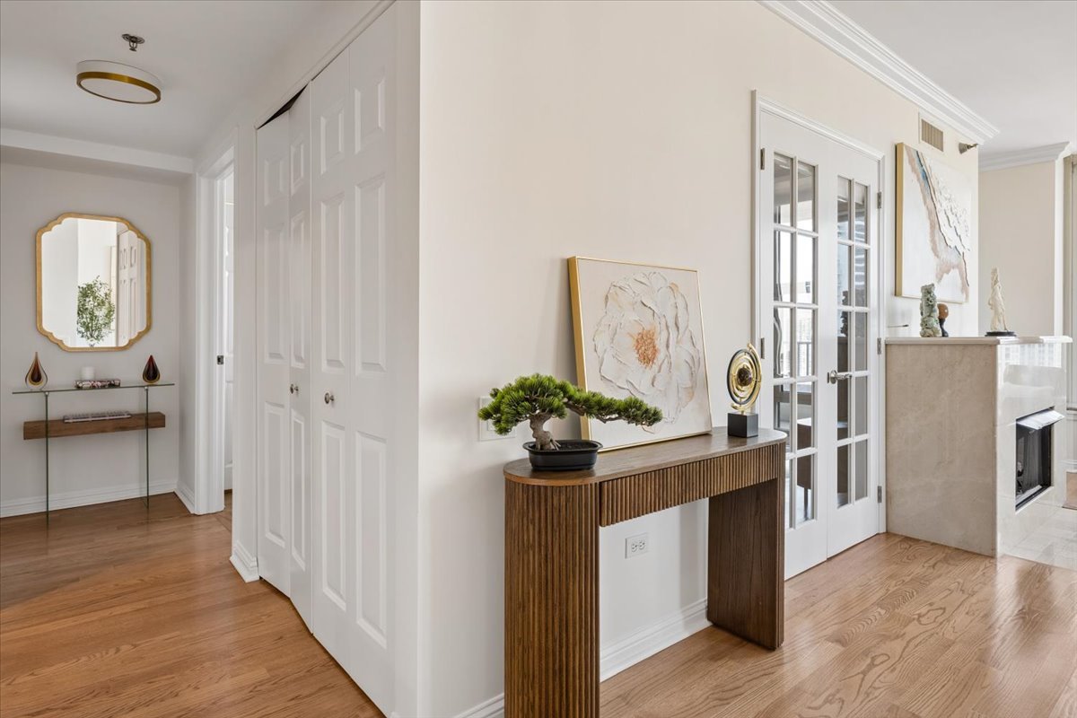 25 E SUPERIOR Street Unit: 2803