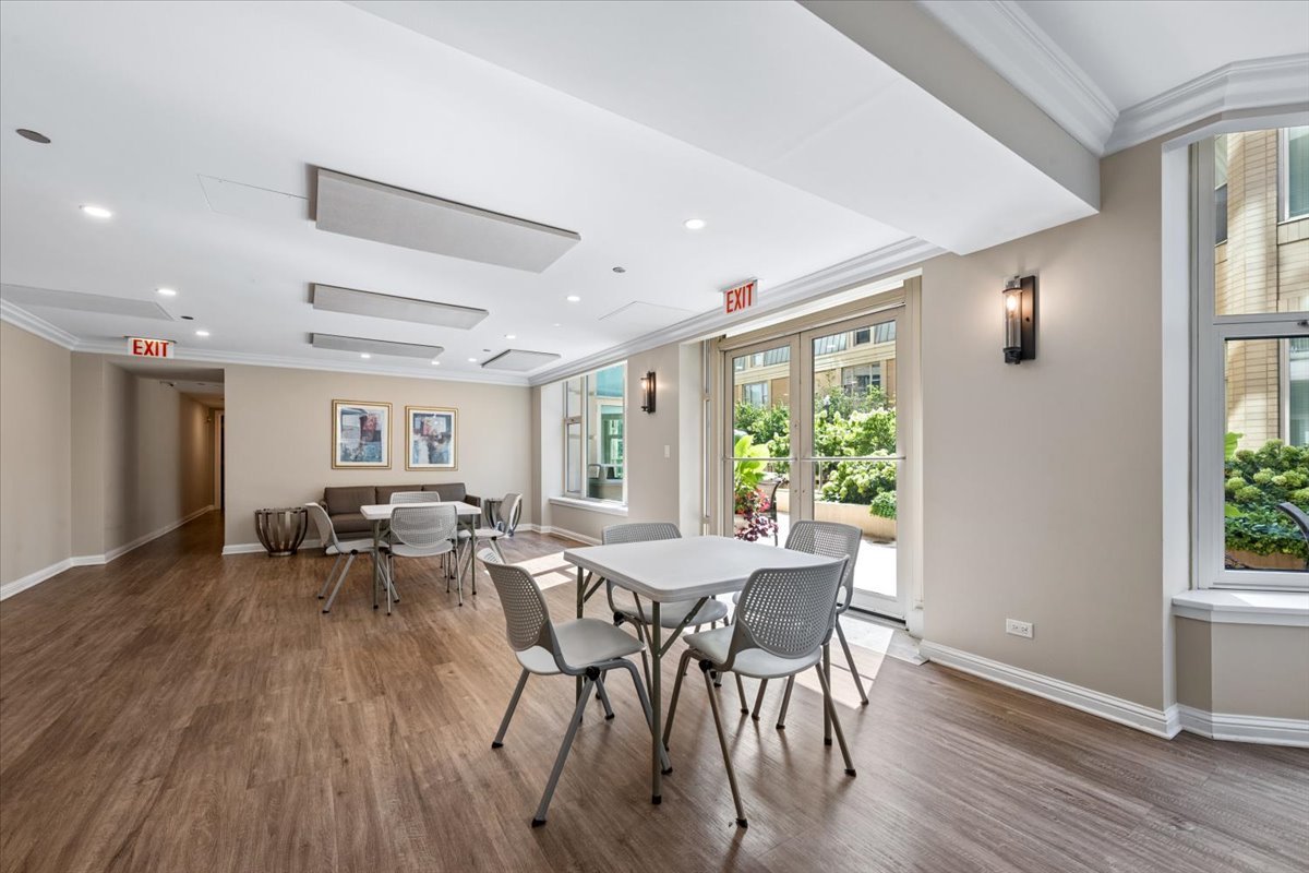 25 E SUPERIOR Street Unit: 2803