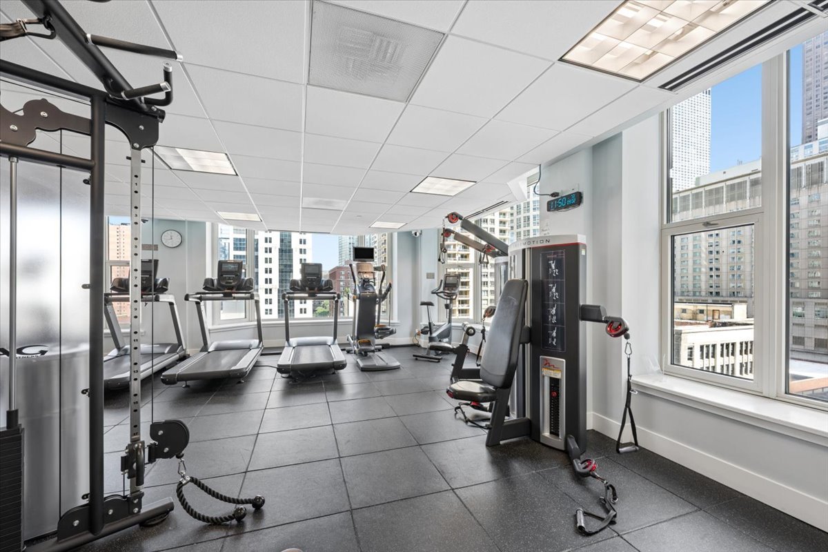25 E SUPERIOR Street Unit: 2803