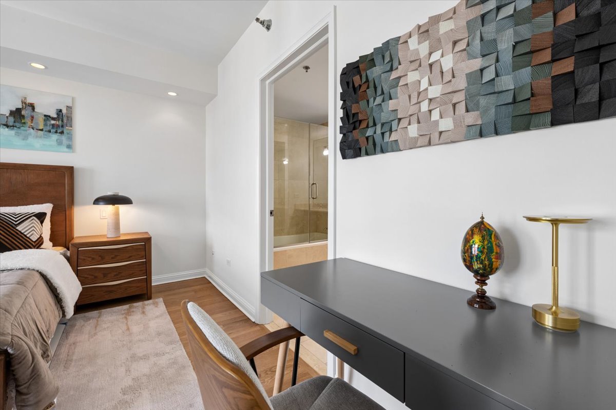 25 E SUPERIOR Street Unit: 2803