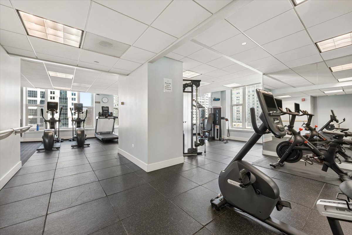 25 E SUPERIOR Street Unit: 2803