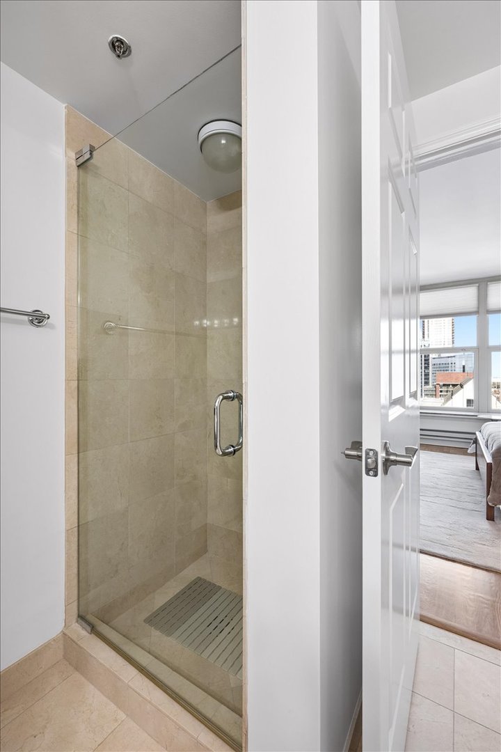 25 E SUPERIOR Street Unit: 2803
