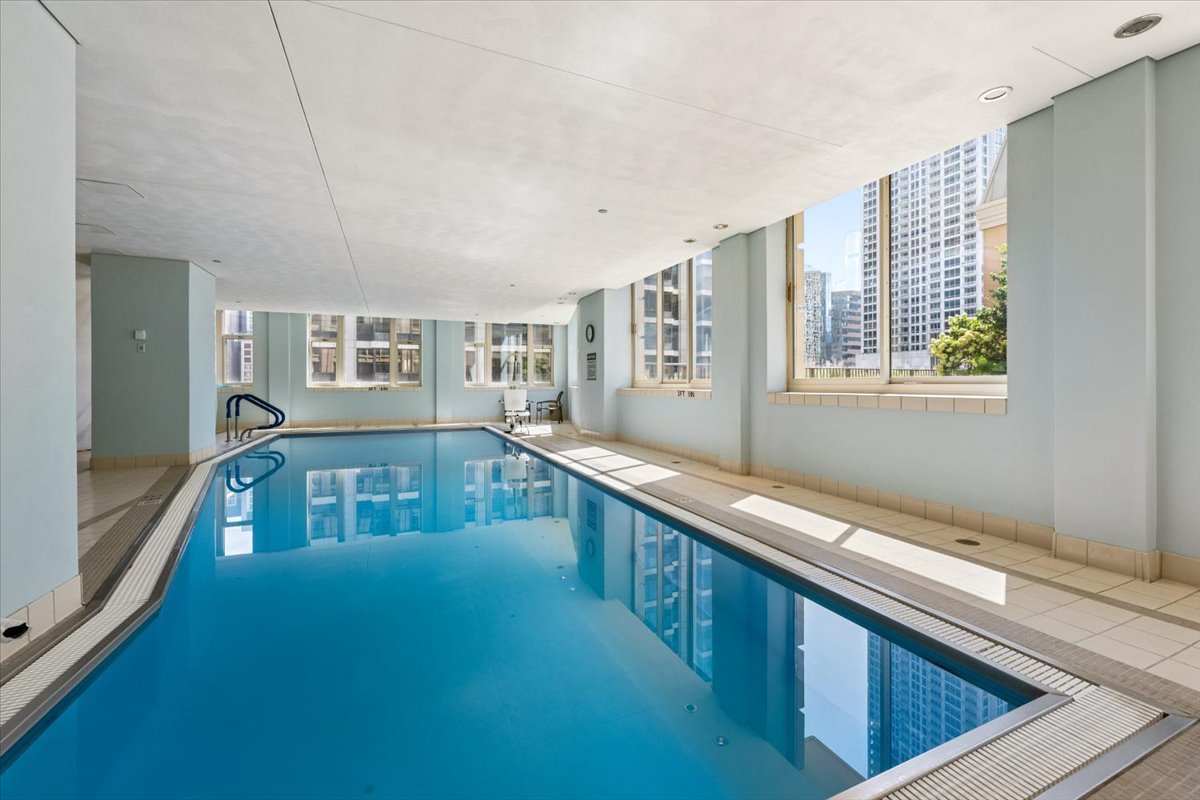 25 E SUPERIOR Street Unit: 2803