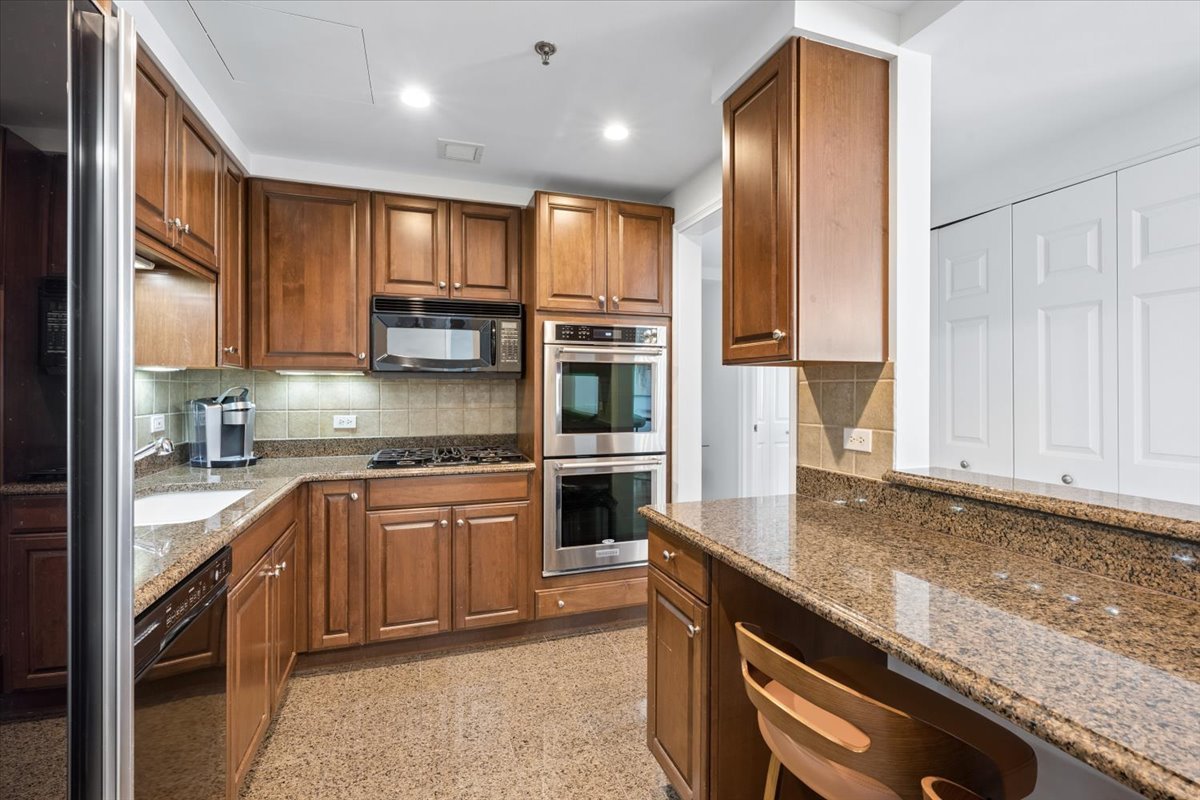 25 E SUPERIOR Street Unit: 2803