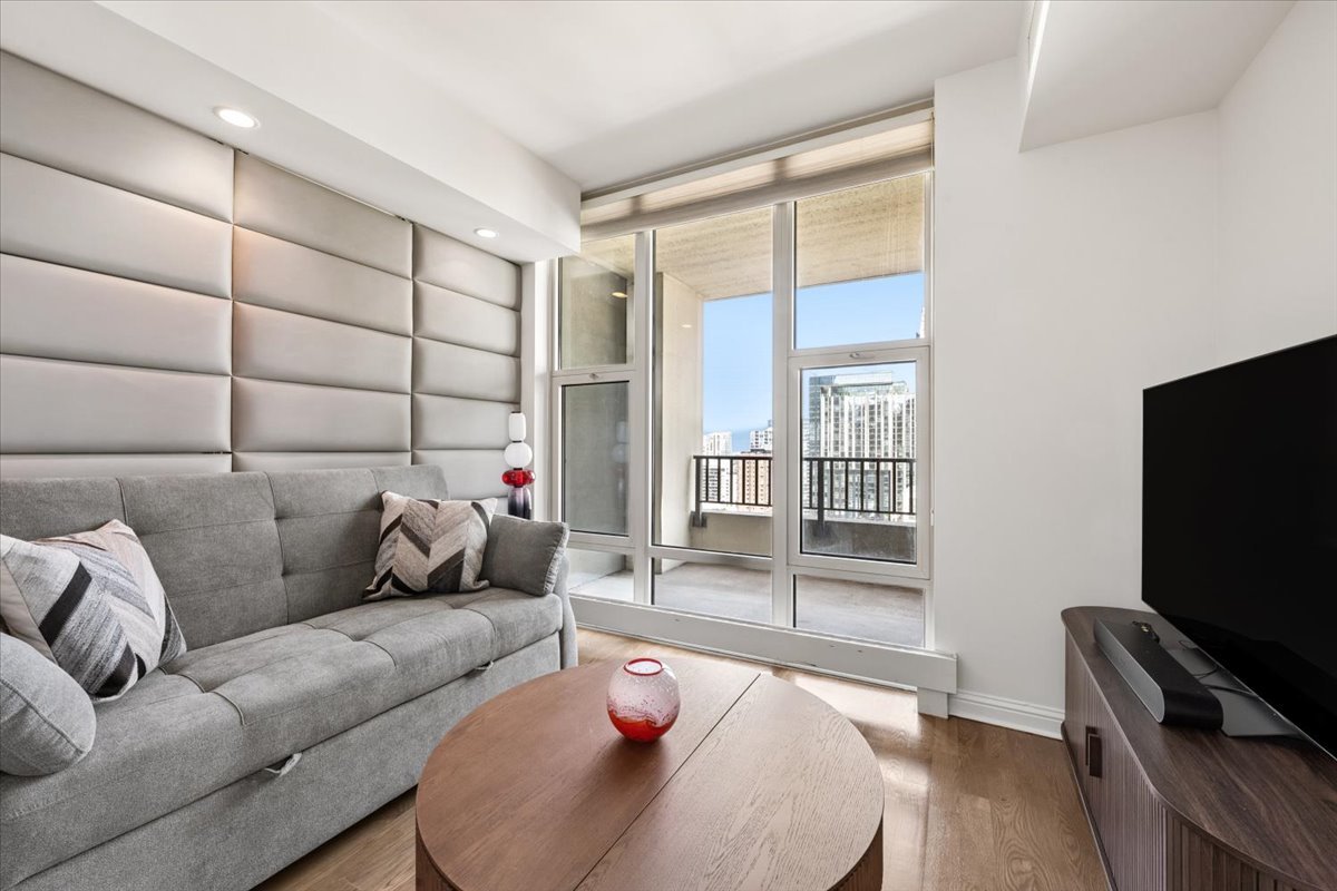 25 E SUPERIOR Street Unit: 2803