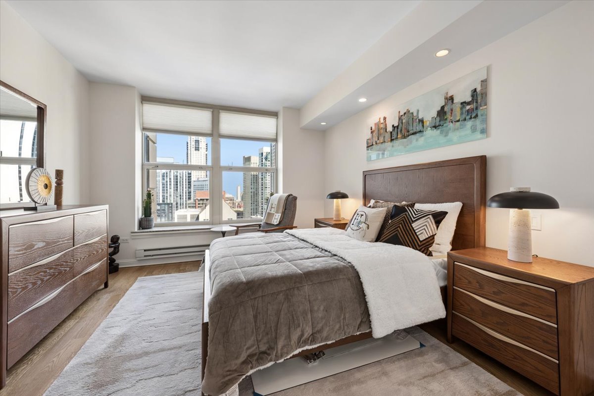 25 E SUPERIOR Street Unit: 2803