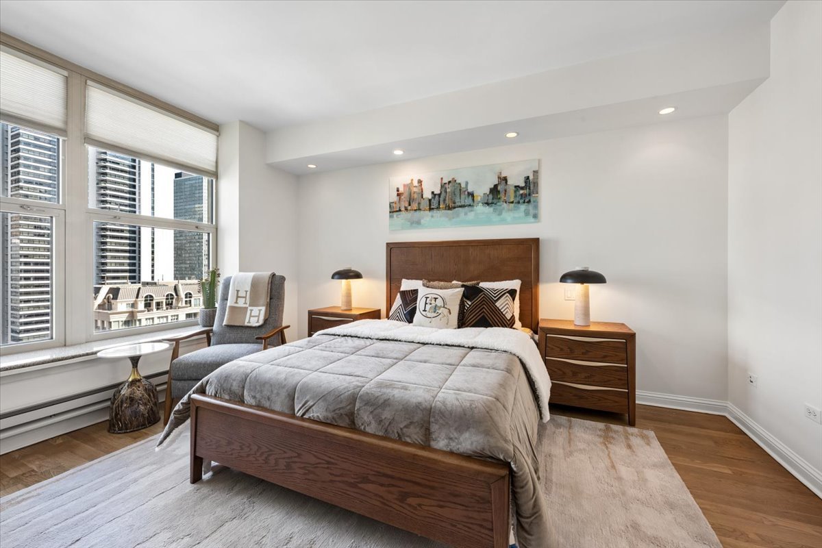 25 E SUPERIOR Street Unit: 2803