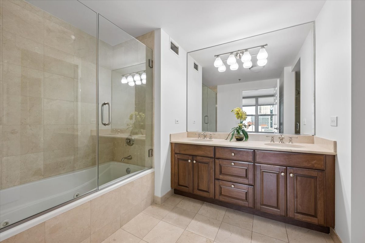 25 E SUPERIOR Street Unit: 2803