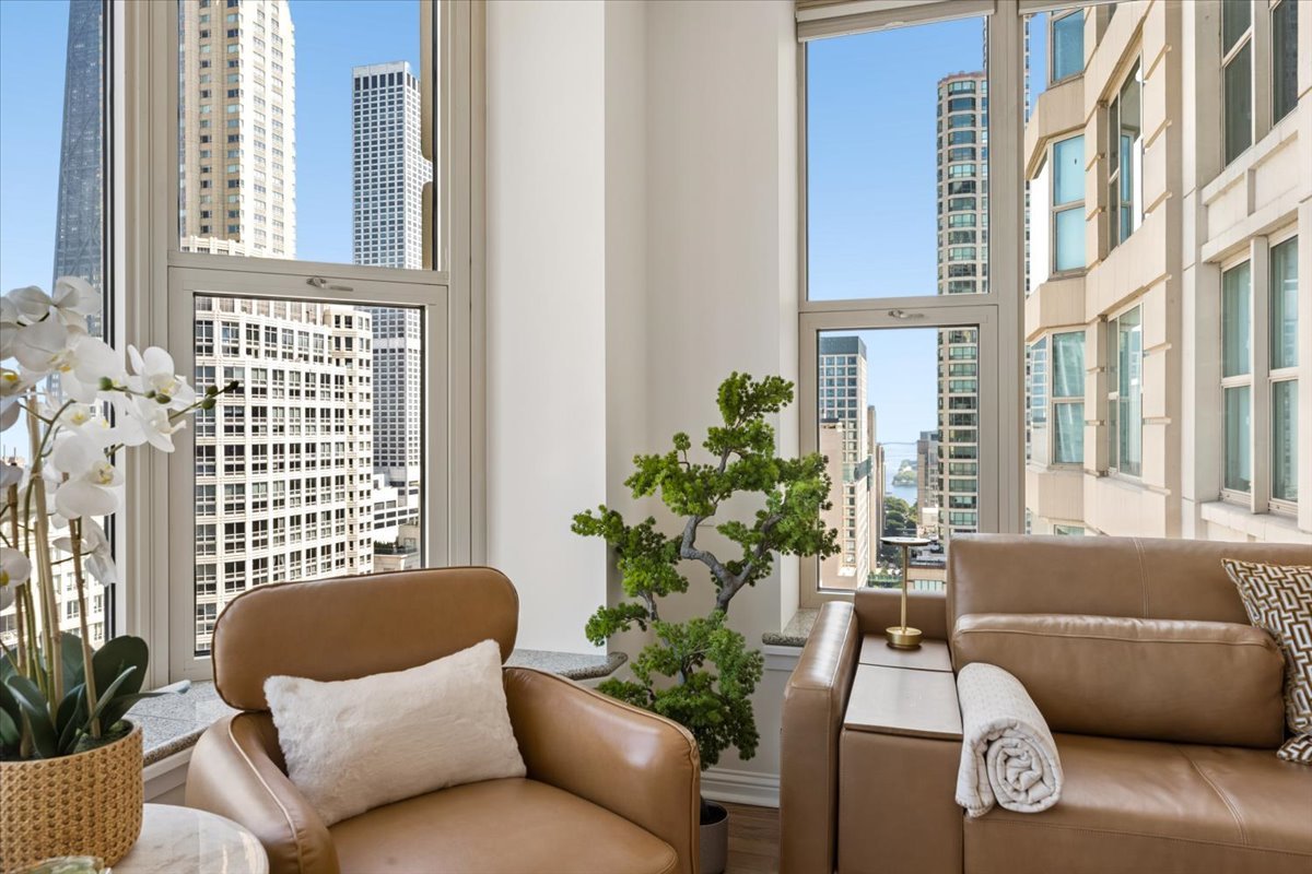 25 E SUPERIOR Street Unit: 2803