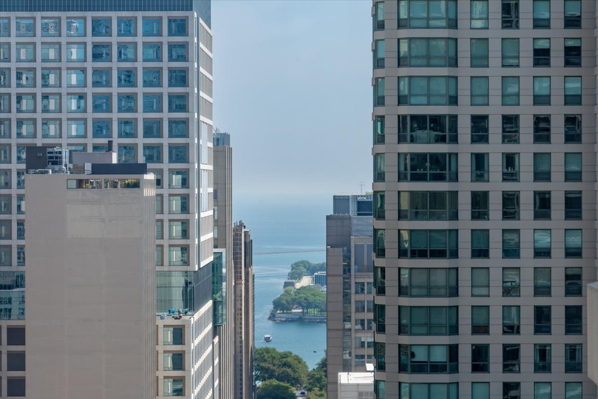 25 E SUPERIOR Street Unit: 2803