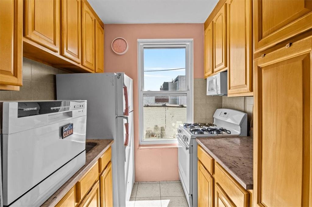 759 40th Street 3B