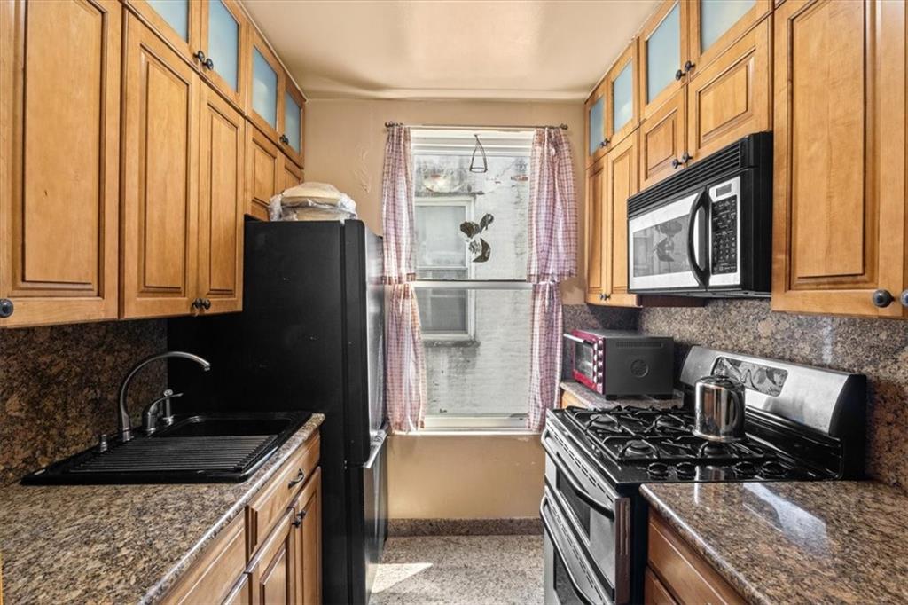 759 40th Street 2R