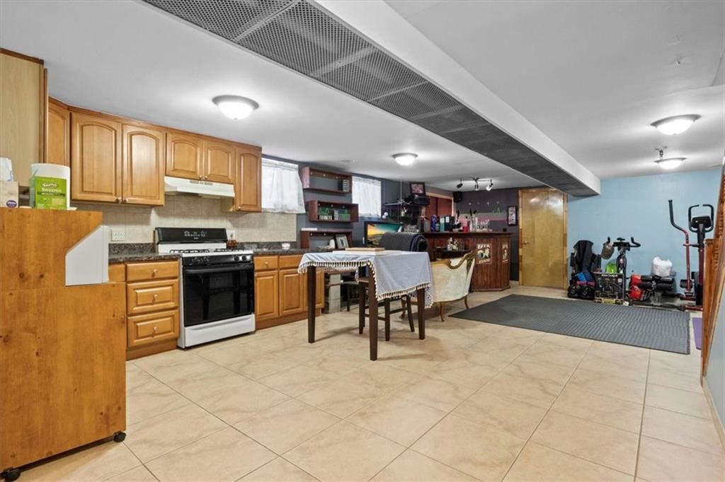 1649 West 4th Street