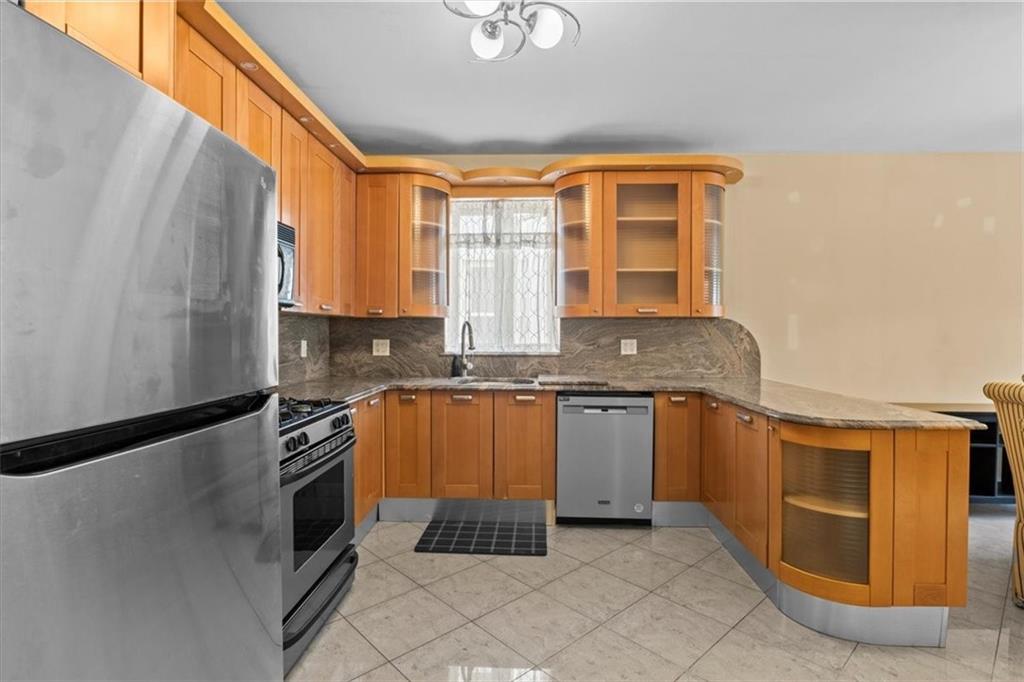 1649 West 4th Street